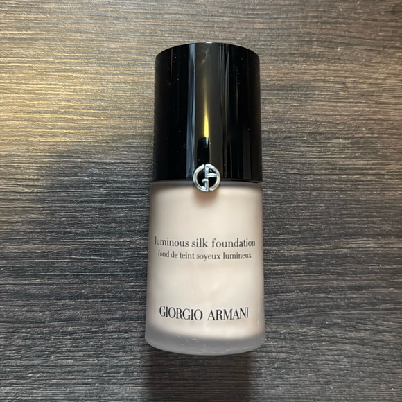 Armani Beauty Luminous Silk Foundation - Picture 3 of 3